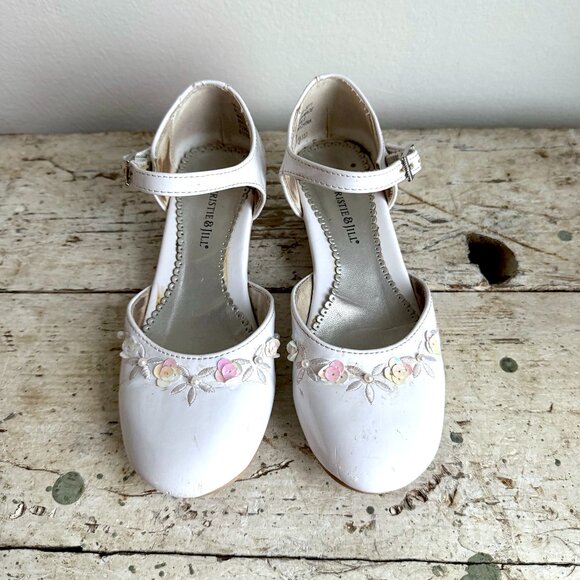 Christie & Jill Toddler Girls 1M White Isla Flowers Traditional Heel Dress Shoe - Picture 2 of 9